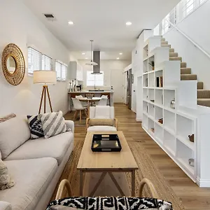 Exclusive 2bd 3ba With Balcony Los Angeles